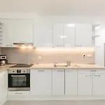 Downtown Residences Leo - Ac, Elevator, Terrace アパート