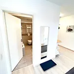Downtown Residences Leo - Ac, Elevator, Terrace アパート *