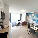 Downtown Residences Leo - Ac, Elevator, Terrace アパート