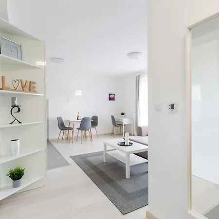 Downtown Residences Leo - Ac, Elevator, Terrace Apartament *