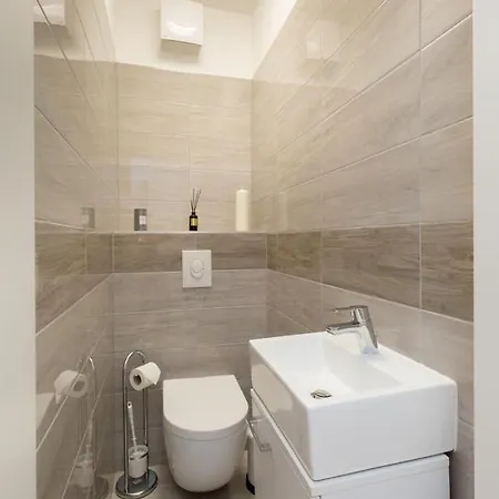 Downtown Residences Leo - Ac, Elevator, Terrace Apartament *