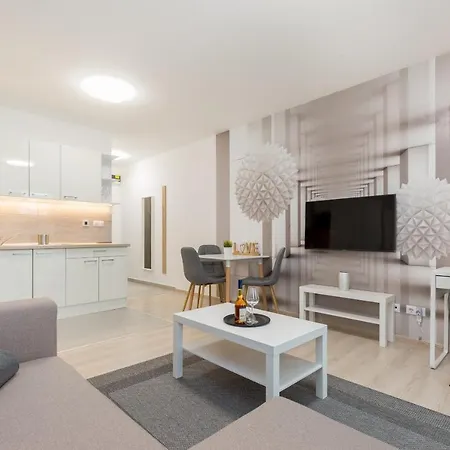 Downtown Residences Leo - Ac, Elevator, Terrace Apartamento *