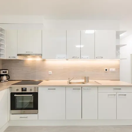 Downtown Residences Leo - Ac, Elevator, Terrace Apartamento