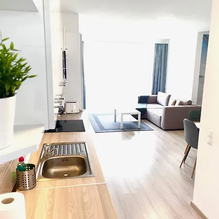 Downtown Residences Leo - Ac, Elevator, Terrace Apartamento *