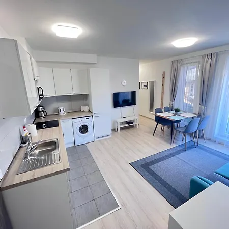 Downtown Residences Leo - Ac, Elevator, Terrace Apartamento