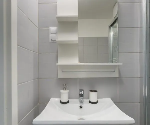 Downtown Residences Leo - Ac, Elevator, Terrace 아파트