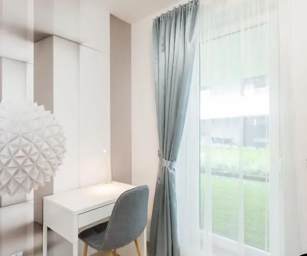 Downtown Residences Leo - Ac, Elevator, Terrace 아파트