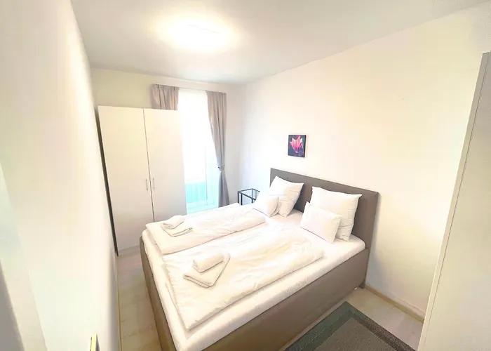 Downtown Residences Leo - Ac, Elevator, Terrace 아파트